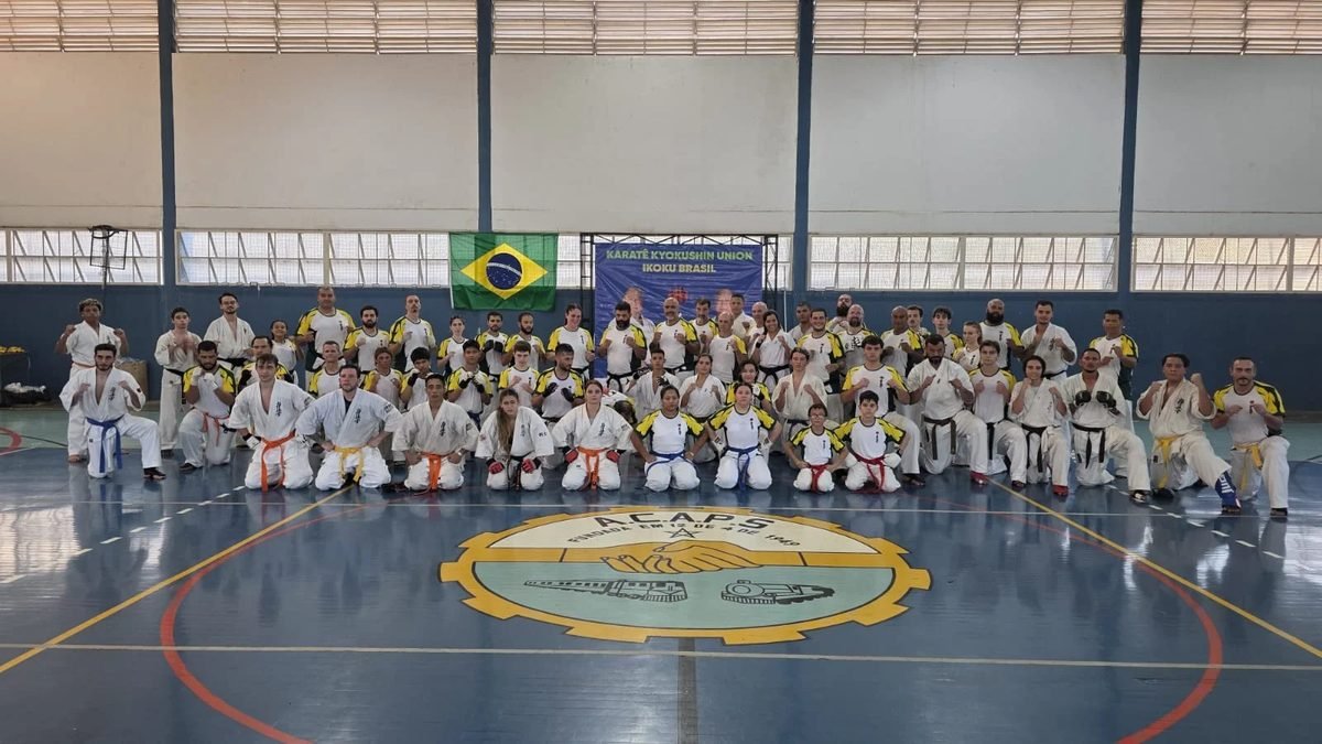 Grupo Karatê Kyokushin Union — alunos reunidos